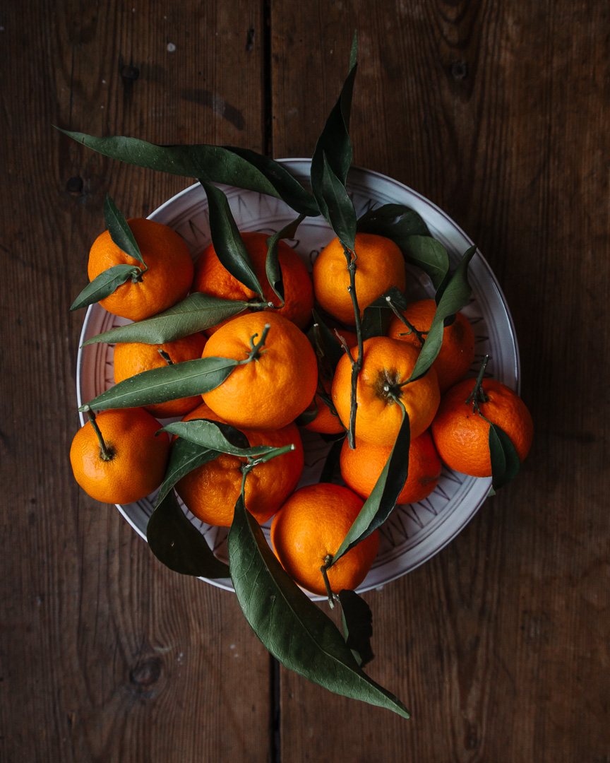 Clementines with leafs